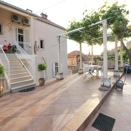 Rina - Old Town Apartament *