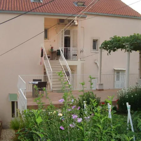 Rina - Old Town Apartman *