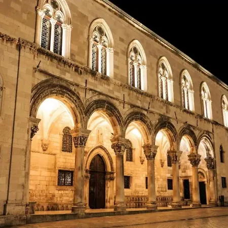 Rina - Old Town Daire